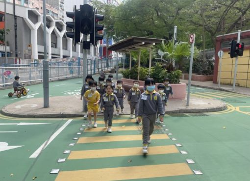 上午3信-4.我們能夠依照交通燈號安全過馬路-768x576