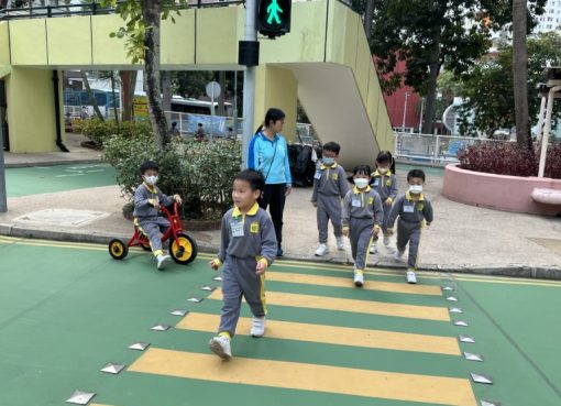 下午3愛-4.人像燈轉了綠公仔，我們可以安全過馬路。-768x576