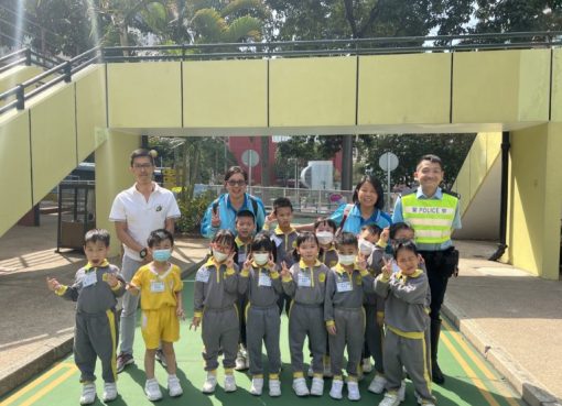 下午3愛-5.我們與交通警察拍照留念。-768x576