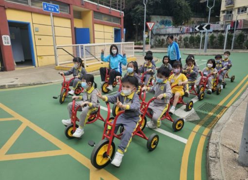 全日3望_2司機們準備開車出發-768x576
